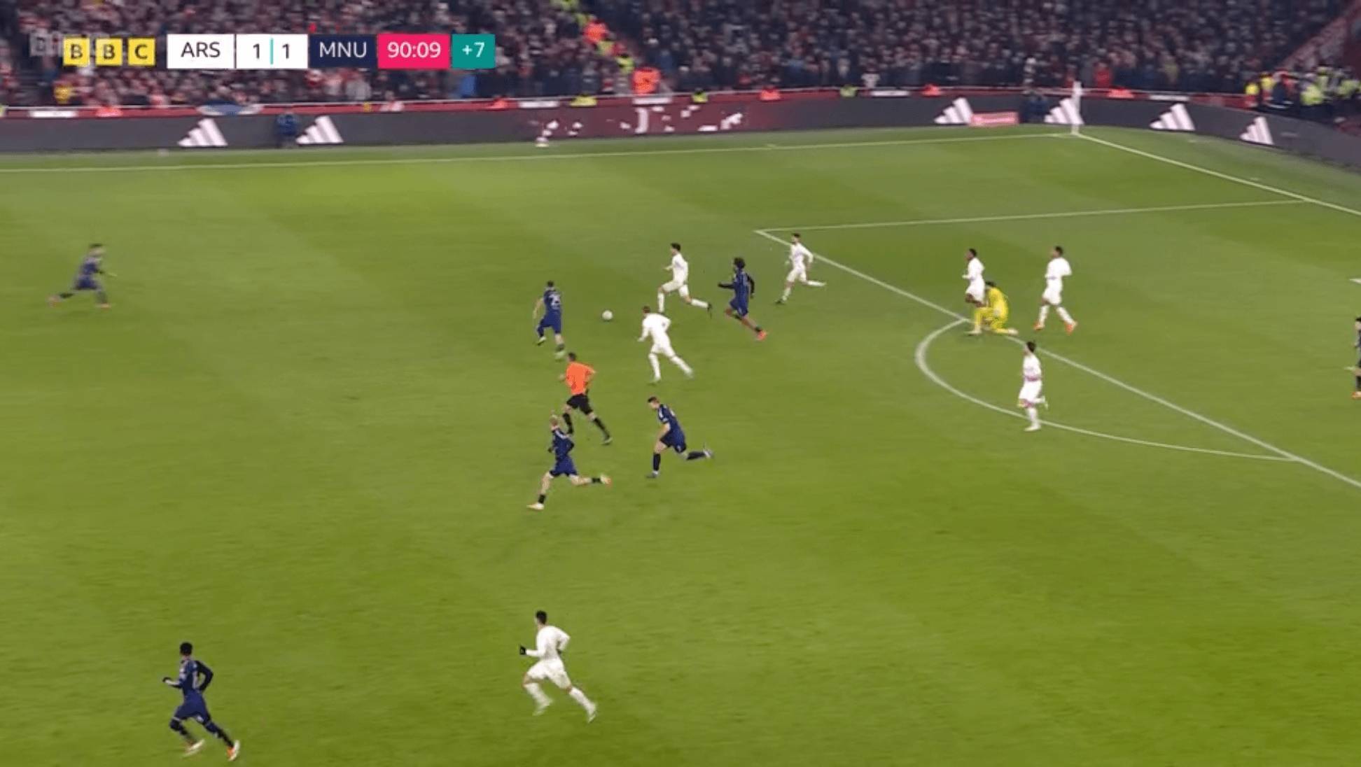 皇冠体育代理_时速29.6km/h!德里赫特8秒跑66米回防皇冠体育代理,曼联全队“像疯狗一样”