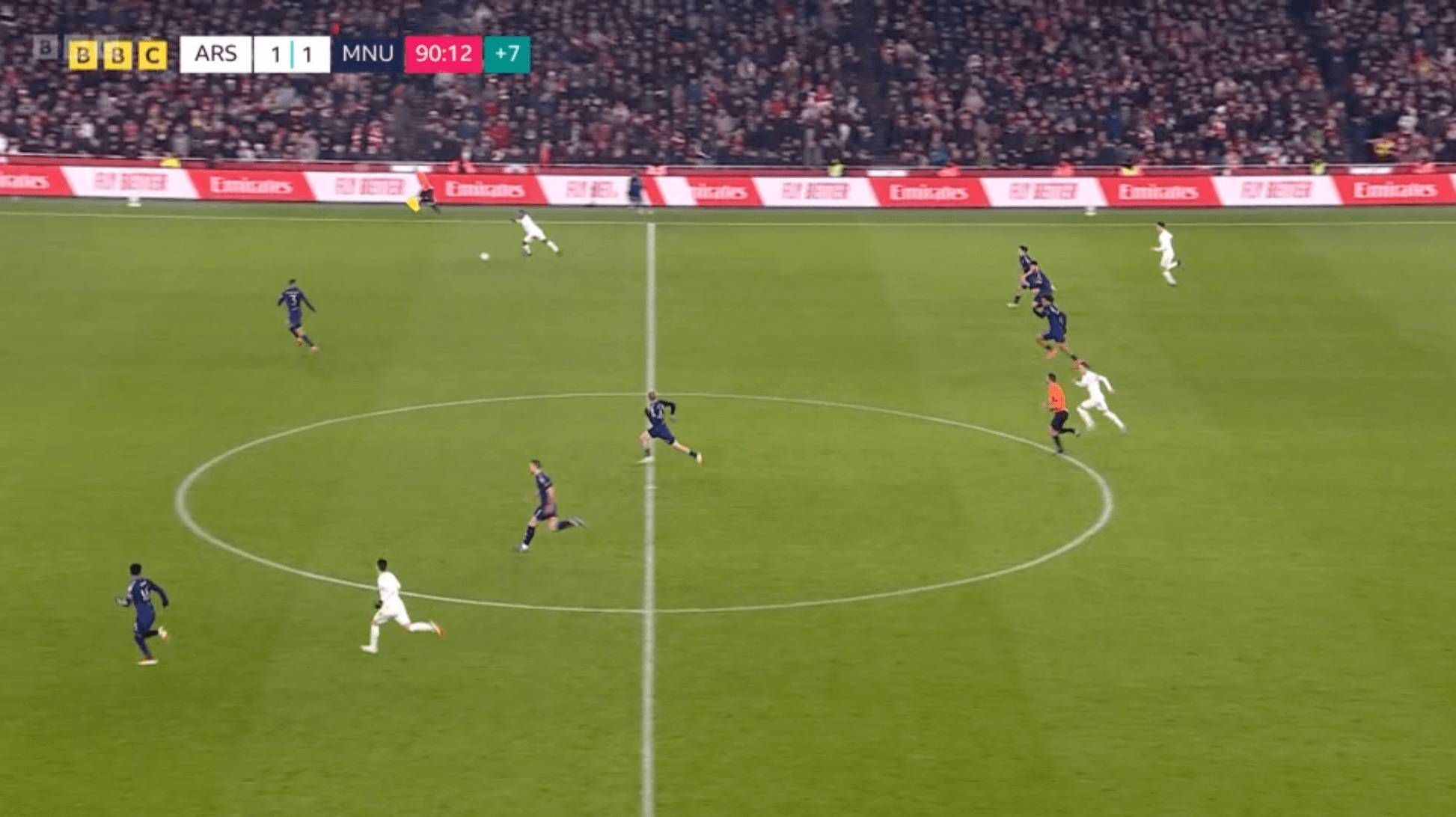 皇冠体育代理_时速29.6km/h!德里赫特8秒跑66米回防皇冠体育代理,曼联全队“像疯狗一样”