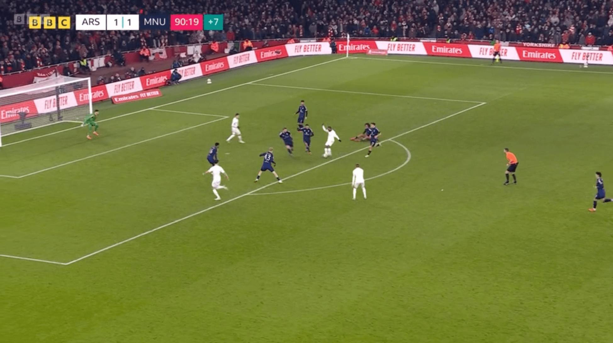 皇冠体育代理_时速29.6km/h!德里赫特8秒跑66米回防皇冠体育代理,曼联全队“像疯狗一样”