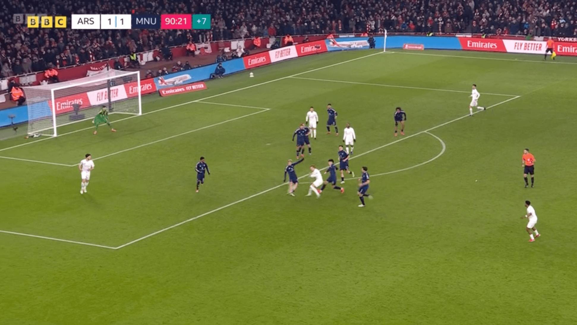 皇冠体育代理_时速29.6km/h!德里赫特8秒跑66米回防皇冠体育代理,曼联全队“像疯狗一样”