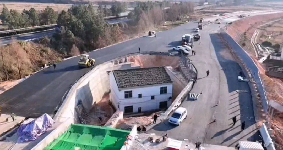 皇冠信用盘账号_江西“最强钉子户”所在公路即将通车皇冠信用盘账号!屋主发声:后悔没答应拆迁