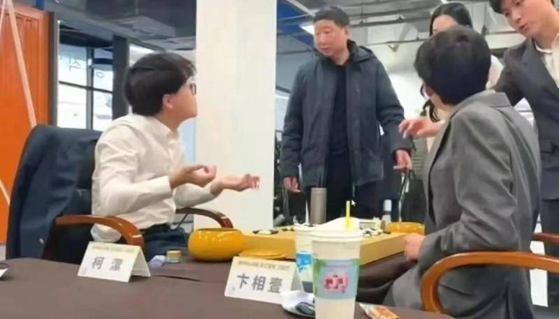 皇冠信用网代理_关注|柯洁、俞斌一行启程回国 拒绝参加LG杯颁奖仪式