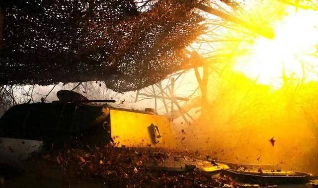 西班牙-日本_1400公里突袭!密集“蜂群”打穿边境西班牙-日本,俄猝不及防吃了血亏