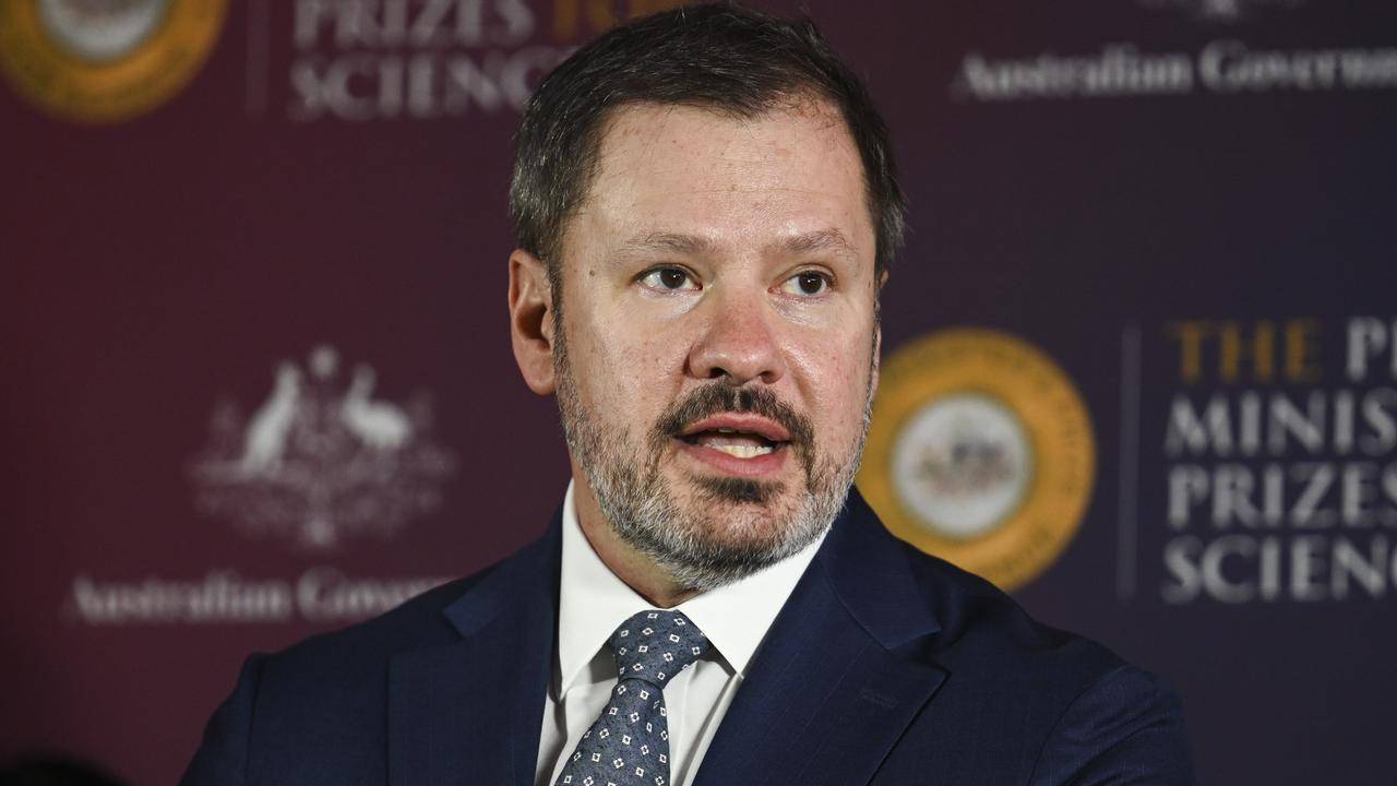 法国-美国_西方首个刺头法国-美国!澳大利亚部长:小心DeepSeek