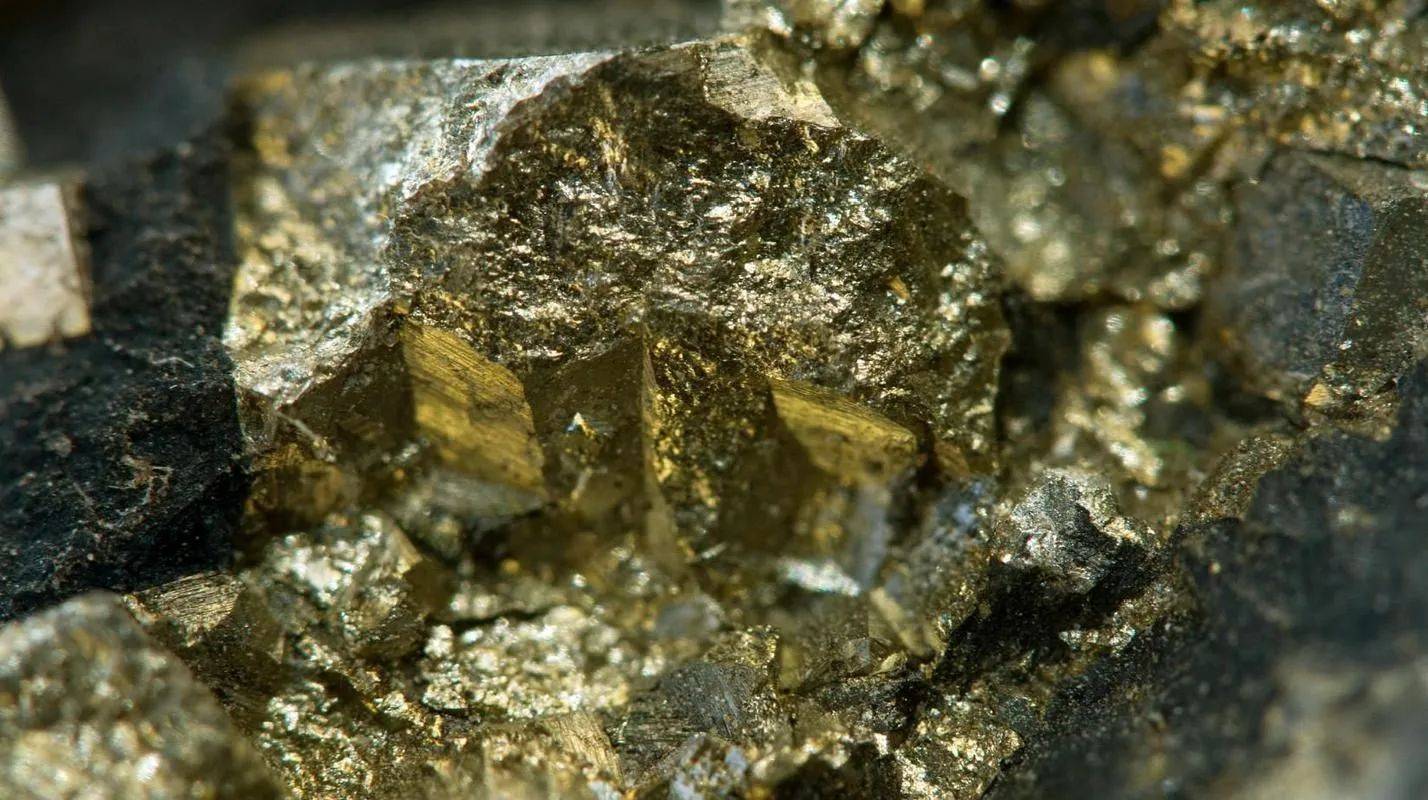 皇冠平台_“卖谁都不许卖给中国!”蒙古国把最大铜矿卖给澳洲皇冠平台,并提出一无理要求