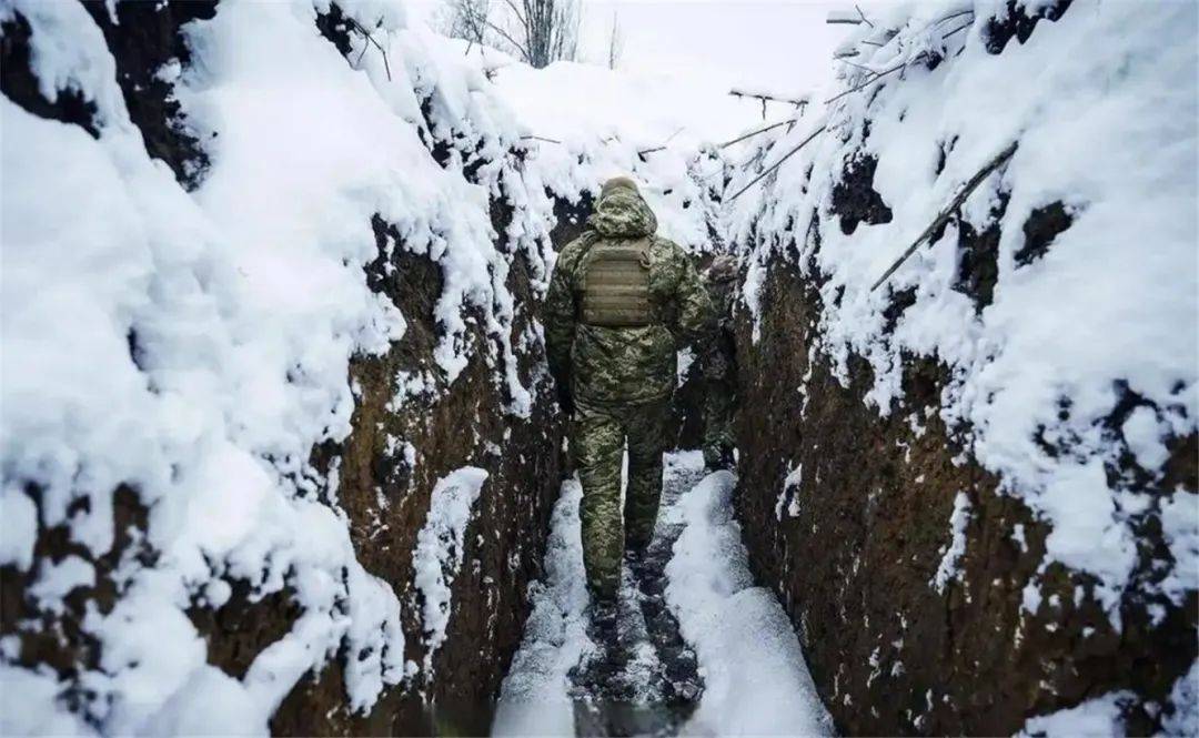 皇冠信用网怎么开户_没法打了皇冠信用网怎么开户,一条死亡公路被炸出,乌军6个旅被打垮,残军抗命撤退