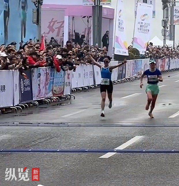 皇冠信用网最高占成
_重庆女子半马选手冲线时提前庆祝被反超皇冠信用网最高占成
,本人:确实感到遗憾,提前举手庆祝源于跑越野赛习惯