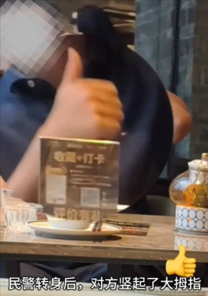 皇冠信用网如何注册
_杭州两位警花出差就餐皇冠信用网如何注册
,听到邻座小伙长时间通话,“社牛”操作来了