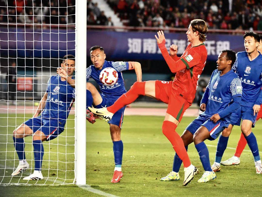 皇冠信用網代理如何注册
_先进一球惨被逆转 1:3负于申花 南基一主场首战即闻“下课”声