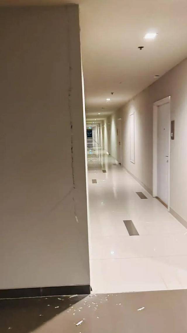 皇冠信用網注册开户
_“相当于约一千颗原子弹”皇冠信用網注册开户
!强震后的缅甸曼德勒40℃高温