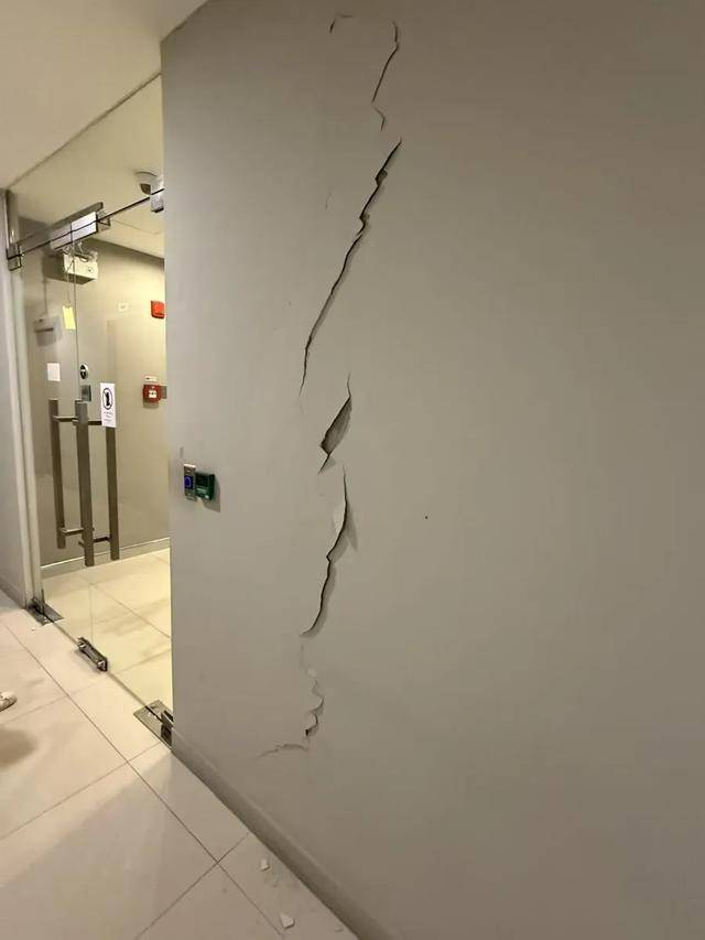 皇冠信用網注册开户
_“相当于约一千颗原子弹”皇冠信用網注册开户
!强震后的缅甸曼德勒40℃高温