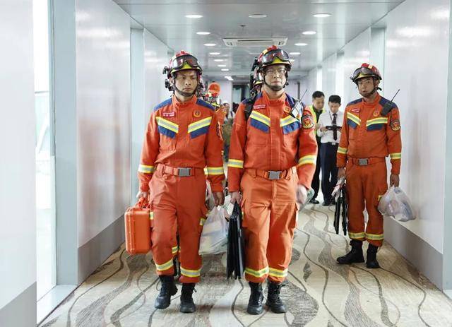 皇冠信用網注册开户
_“相当于约一千颗原子弹”皇冠信用網注册开户
!强震后的缅甸曼德勒40℃高温