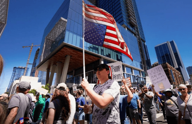 英格兰南部南区甲组联赛
_三大消息:特朗普突收重大噩耗英格兰南部南区甲组联赛
!中方发声哀悼;局势重大反转