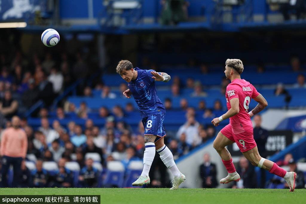 皇冠代理管理端
_观战台：利物浦或加冕英超冠军 巴萨迎扩大领跑优势良机