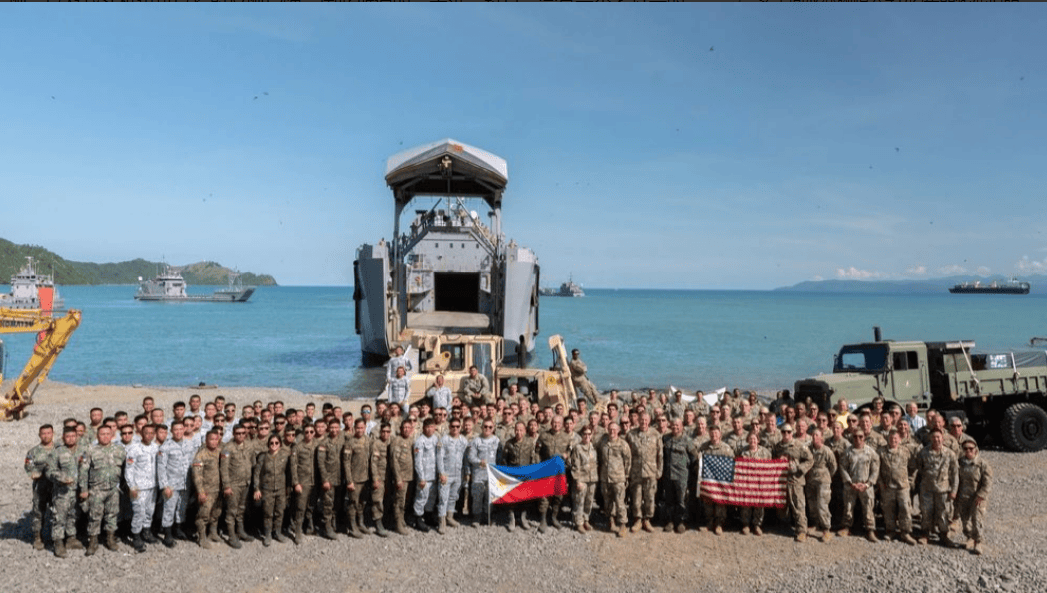 hga030.com手机登录
_山东舰闯入美菲军演核心火力网hga030.com手机登录
，菲律宾瞬间慌乱，美国“击沉”计划面临崩溃！