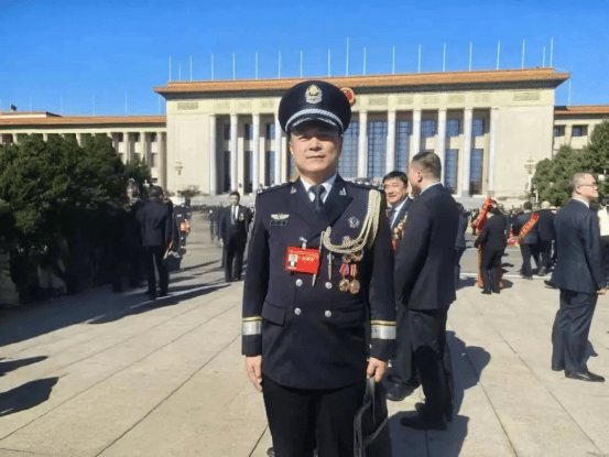 hga025开户
_苏州民警严方:840余万枚指纹、9000余起案件hga025开户
,他在方寸间寻找真相