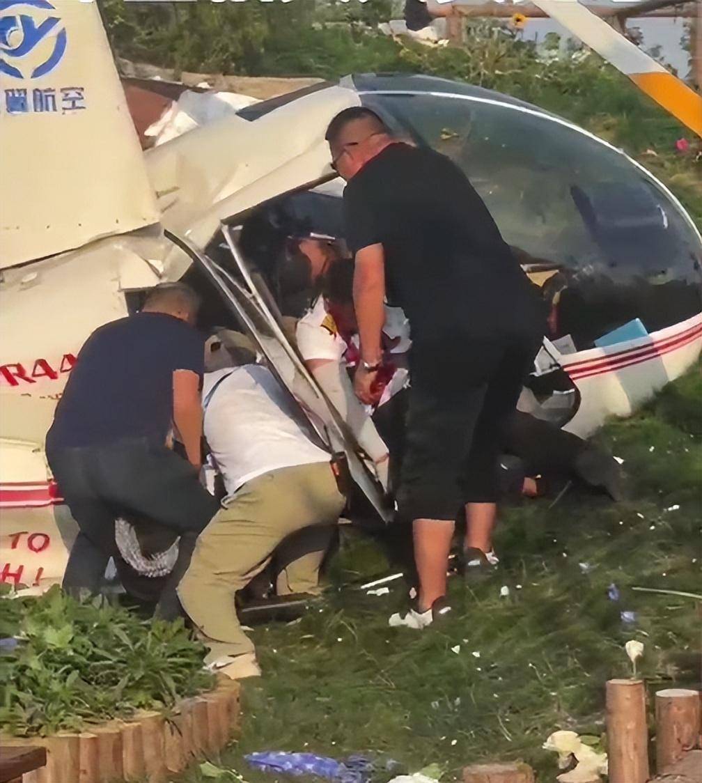 皇冠信用盘登2代理申请
_苏州太湖直升机迫降皇冠信用盘登2代理申请
,救援人员奋力从机舱里抢救人员