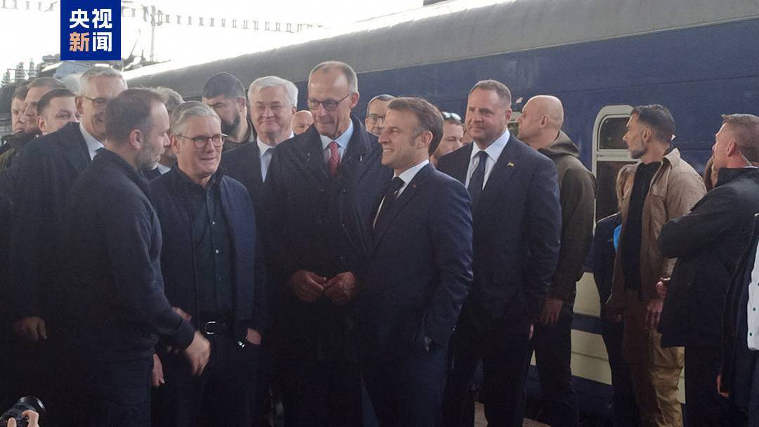 皇冠登录地址
_德国总理默茨、法国总统马克龙、英国首相斯塔默抵达基辅进行访问皇冠登录地址
!俄罗斯:乌克兰一直在回避谈判