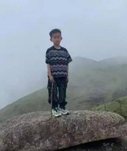 welcome皇冠注册
_2只搜救犬受伤welcome皇冠注册
!发现福建8岁失踪男孩的脚印和糖纸?搜救人员回应