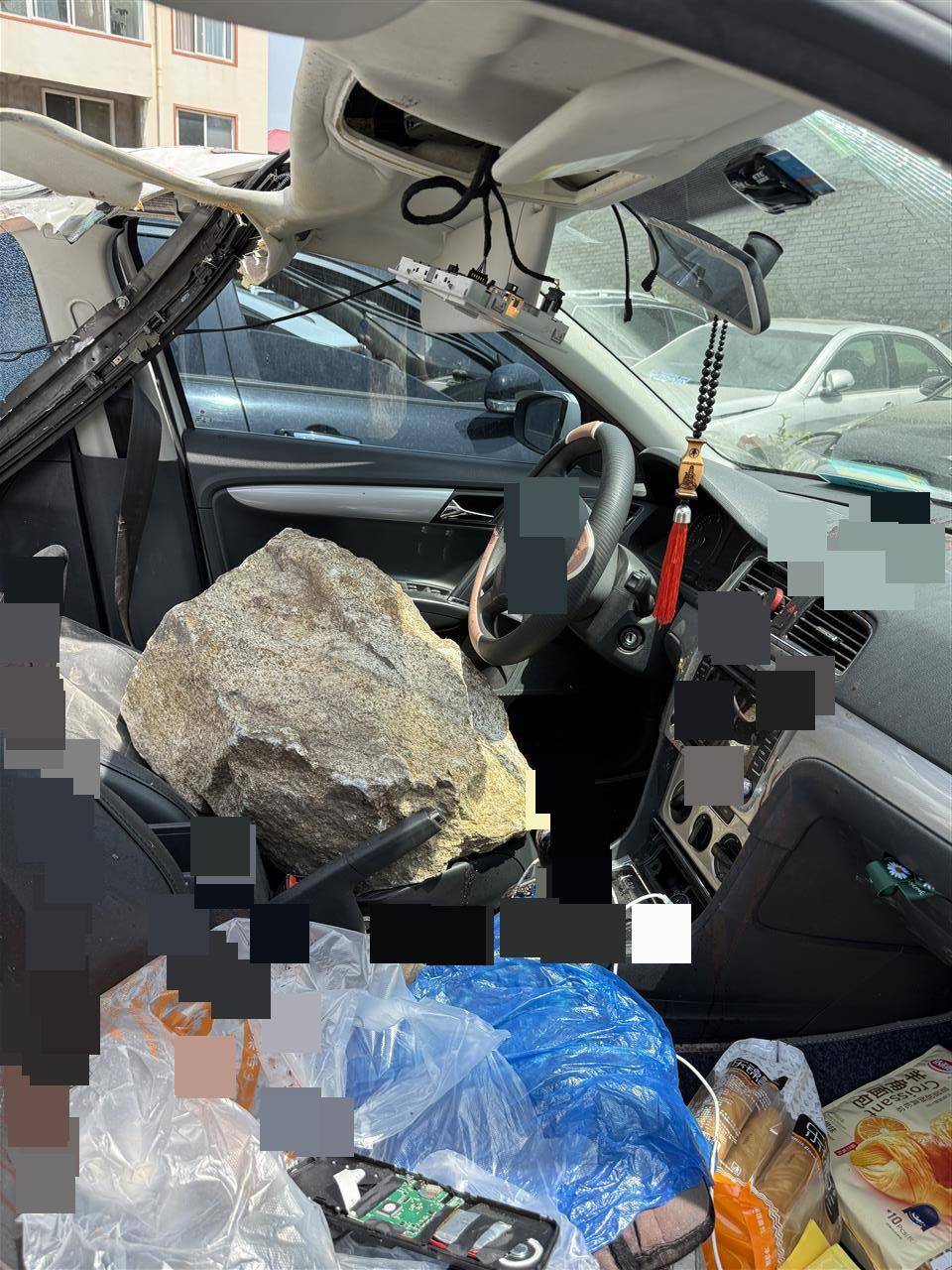 皇冠信用网怎么注册
_洛阳一家四口返家途中私家车被山体落石砸中皇冠信用网怎么注册
，36岁父亲当场遇难，当地政府已成立工作专班