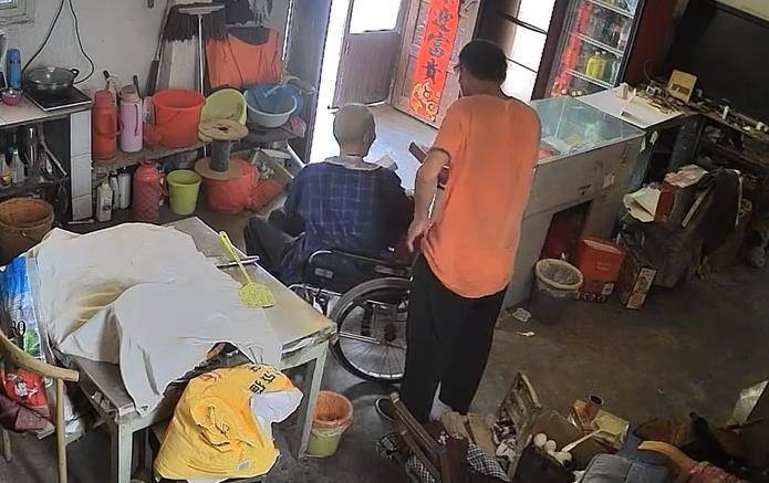 皇冠登一登二登三区别
_猖狂!江苏徐州近九旬大爷独自守店皇冠登一登二登三区别
,男子进来当面盗窃,警方回应