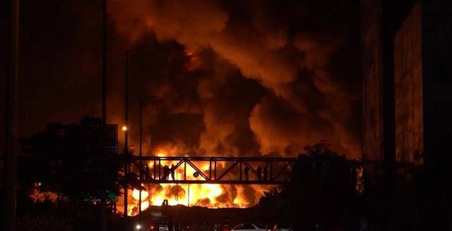 皇冠足球平台代理
_伊朗炸嗨了！11轮导弹雨砸下皇冠足球平台代理
，以军终于扛不住了，早早亮出底牌