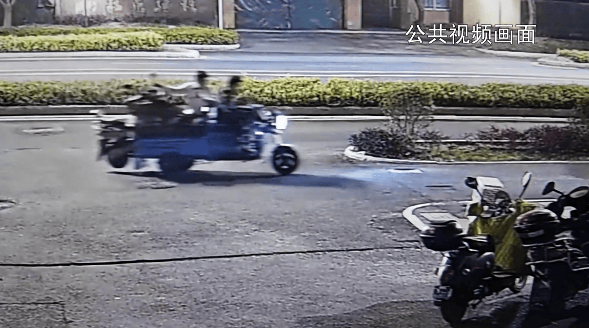 信用网皇冠申请注册
_江苏南京3人深夜作案信用网皇冠申请注册
,流窜老旧小区盗窃96辆电动自行车