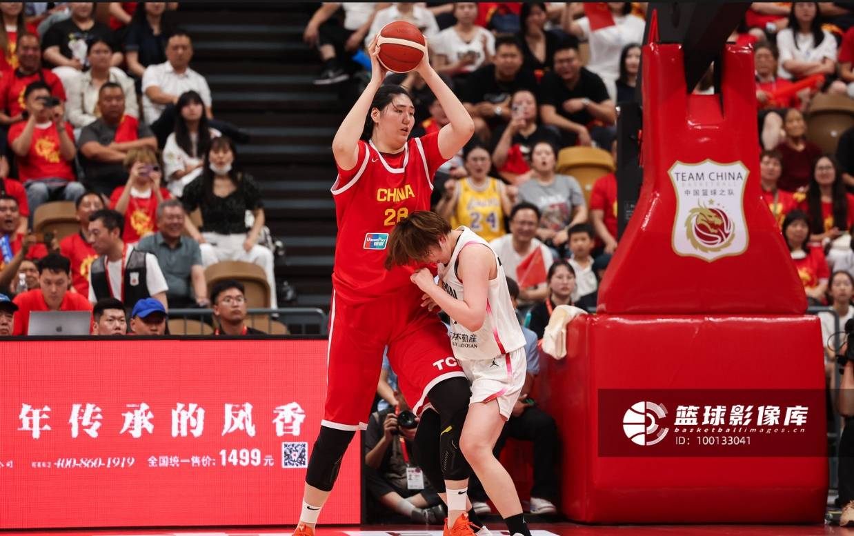 帕丘卡足球_热身赛-张子宇18分韩旭18+11 中国女篮力擒日本