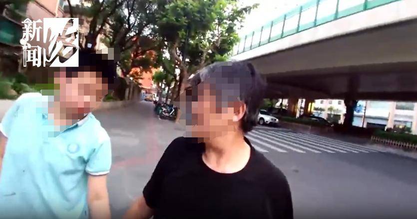 皇冠信用网会员开户_上海街头男孩崩溃大哭:爸妈要放弃我了!交警坐路边耐心安慰皇冠信用网会员开户,网友泪奔