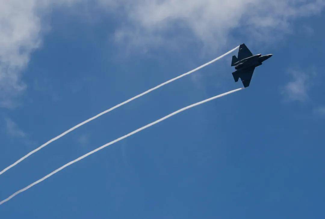 挪威超级联赛_央视公开!美国双航母夹击中国辽宁舰挪威超级联赛,歼-15挂弹起飞与美军狗斗