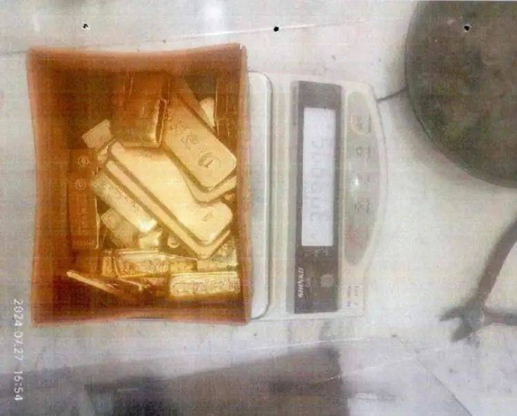 西雅图风暴VS康涅狄克太阳
_小树林里接头西雅图风暴VS康涅狄克太阳
,一天背走2000多万元黄金!上海两人被判刑