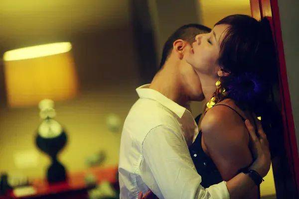 hga030皇冠网址
_拍一部烧掉几亿的大烂片hga030皇冠网址
,最近突然被捧“有种经济上行的美”