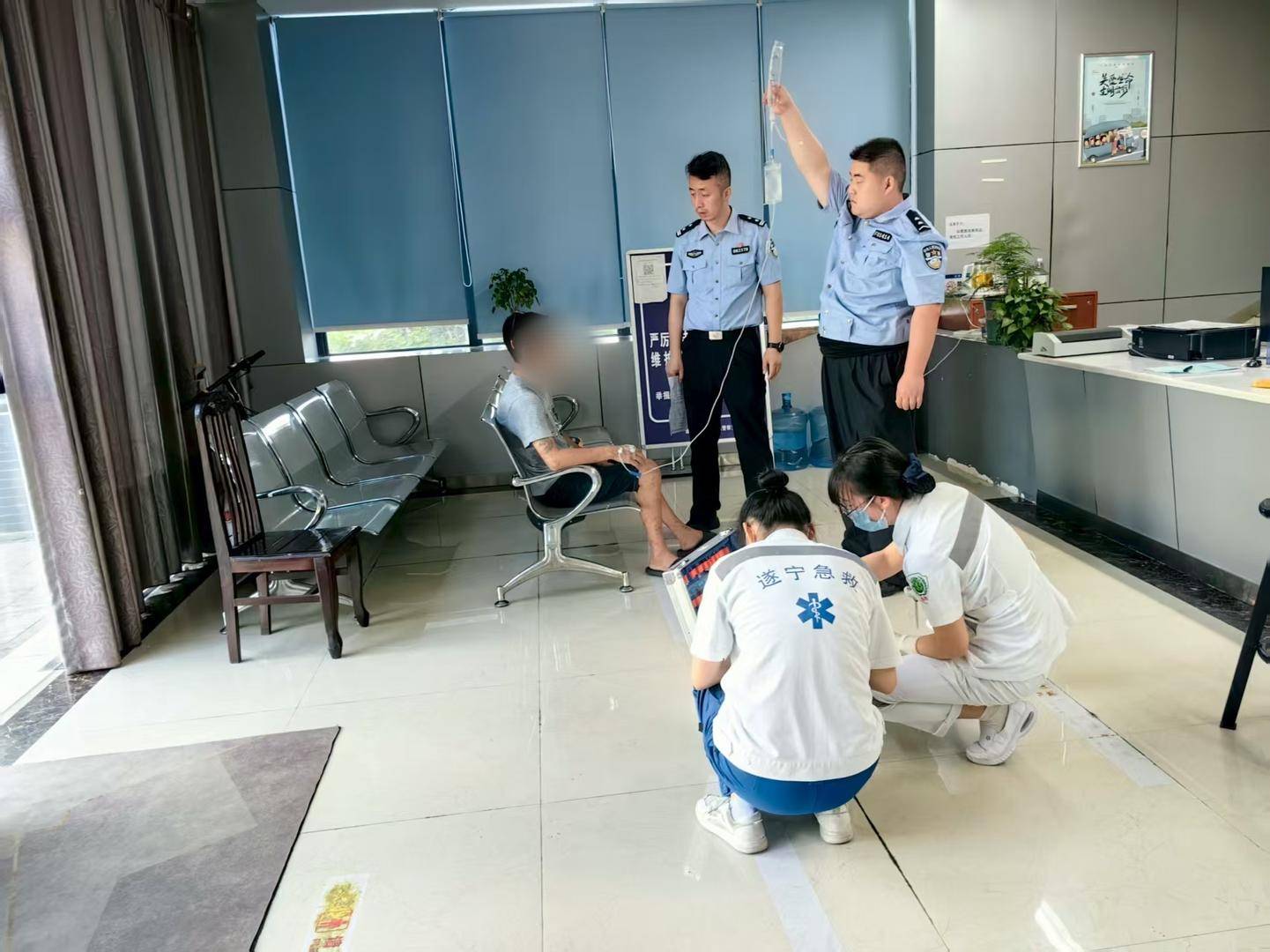 皇冠皇冠信用网会员注册
_男子在交警队办业务突然晕厥：糖尿病并发症引发严重低血糖皇冠皇冠信用网会员注册
，输液20分钟缓过来了