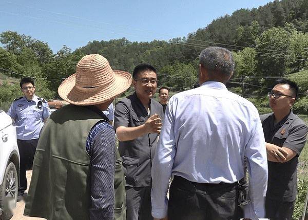 西班牙甲组联赛_秦岭脚下二十年如一日健身晨跑的他西班牙甲组联赛,以自律、温度与力量滋养法治年轮