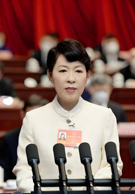 皇冠信用网开户
_“换装主席”王莉霞的堕落:从光鲜人设到腐败深渊