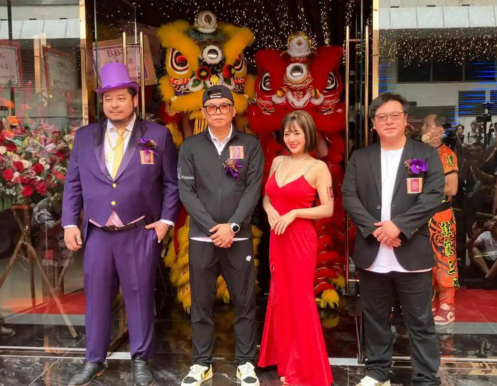 布罗雷vs韦康比流浪者
_44岁苍井空惊艳亮相香港娱乐场所开幕式布罗雷vs韦康比流浪者
，超深V礼服尽显魅力