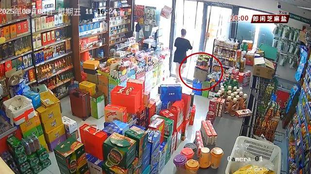 奥斯特桑斯vs卡马亚
_济南一超市内发现遗落提包奥斯特桑斯vs卡马亚
，里面竟有12万现金，谁的？