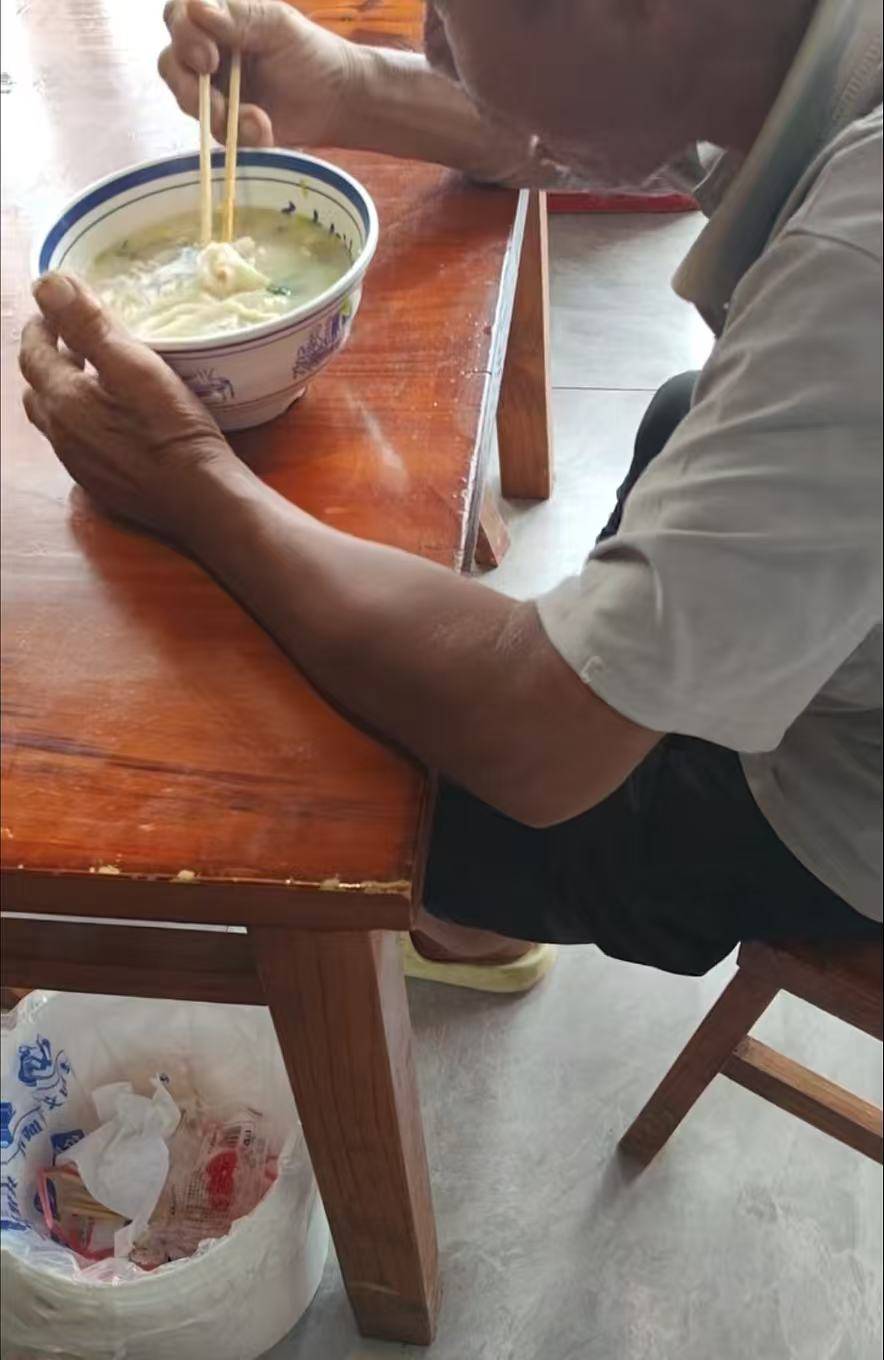 彭拿费尔vs查维斯_店门口大爷竹筐卖不动彭拿费尔vs查维斯,河南周口面馆老板暖心发视频帮卖,网友隔空下单:我出钱你送人