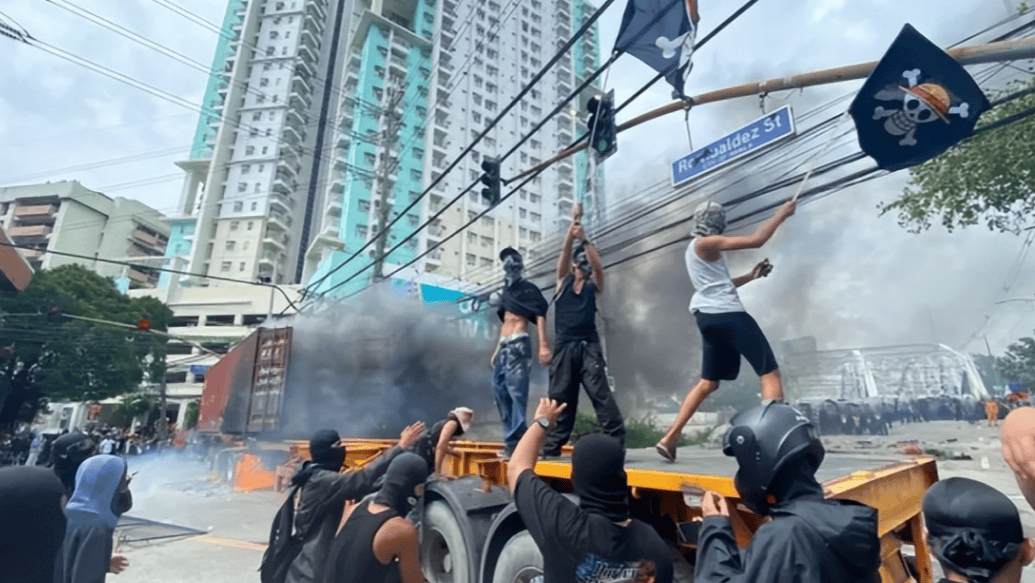 皇冠信用网代理注册_顾不上脸面了皇冠信用网代理注册,马科斯紧握中方大使的手,托大使给北京带句话