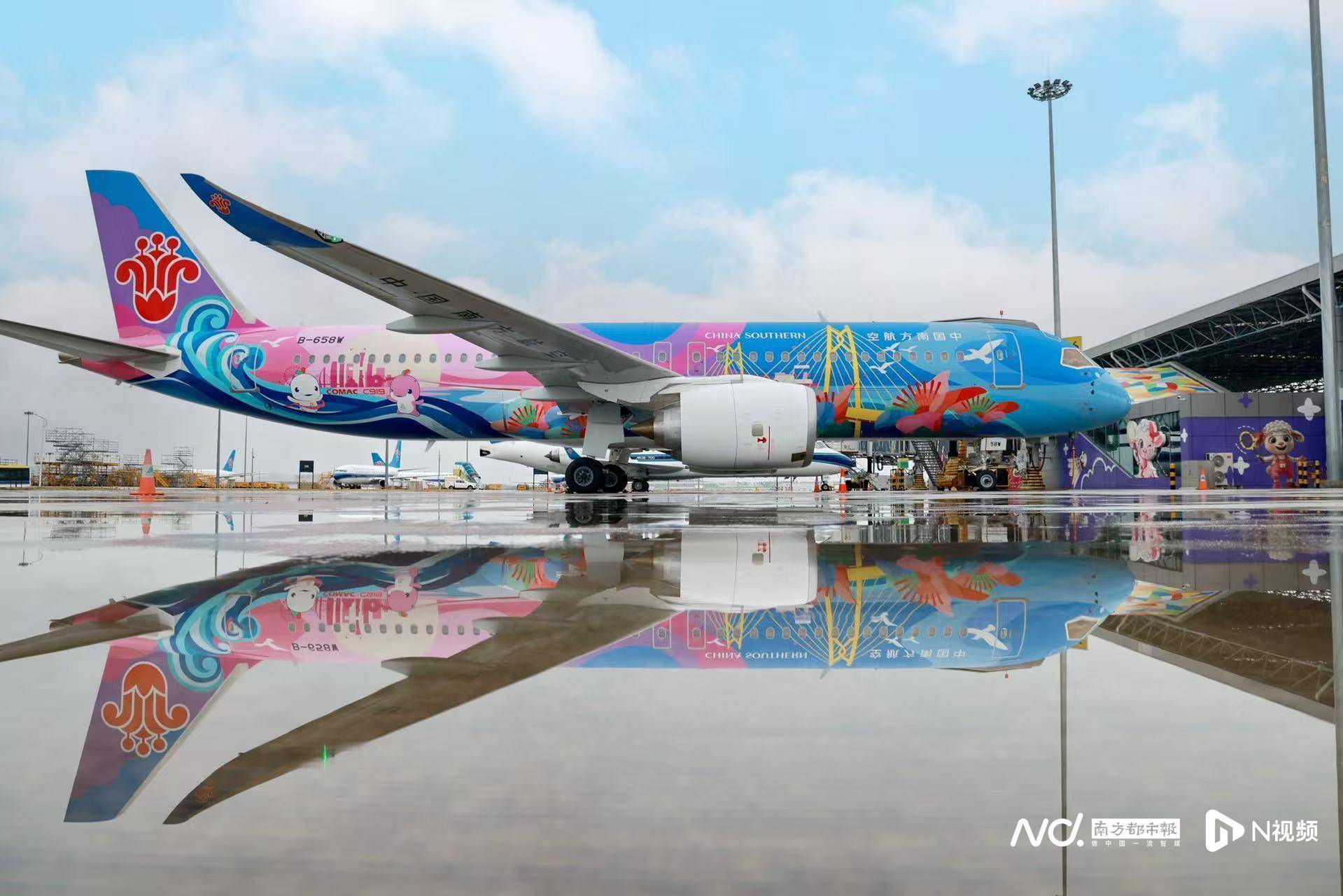 欧冠决赛
_广州白云机场起飞欧冠决赛
！国内首架C919全运会主题彩绘机首航